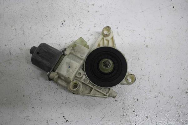 MOTEUR LEVE VITRE AVANT GAUCHE MERCEDES W204 - Vue 2